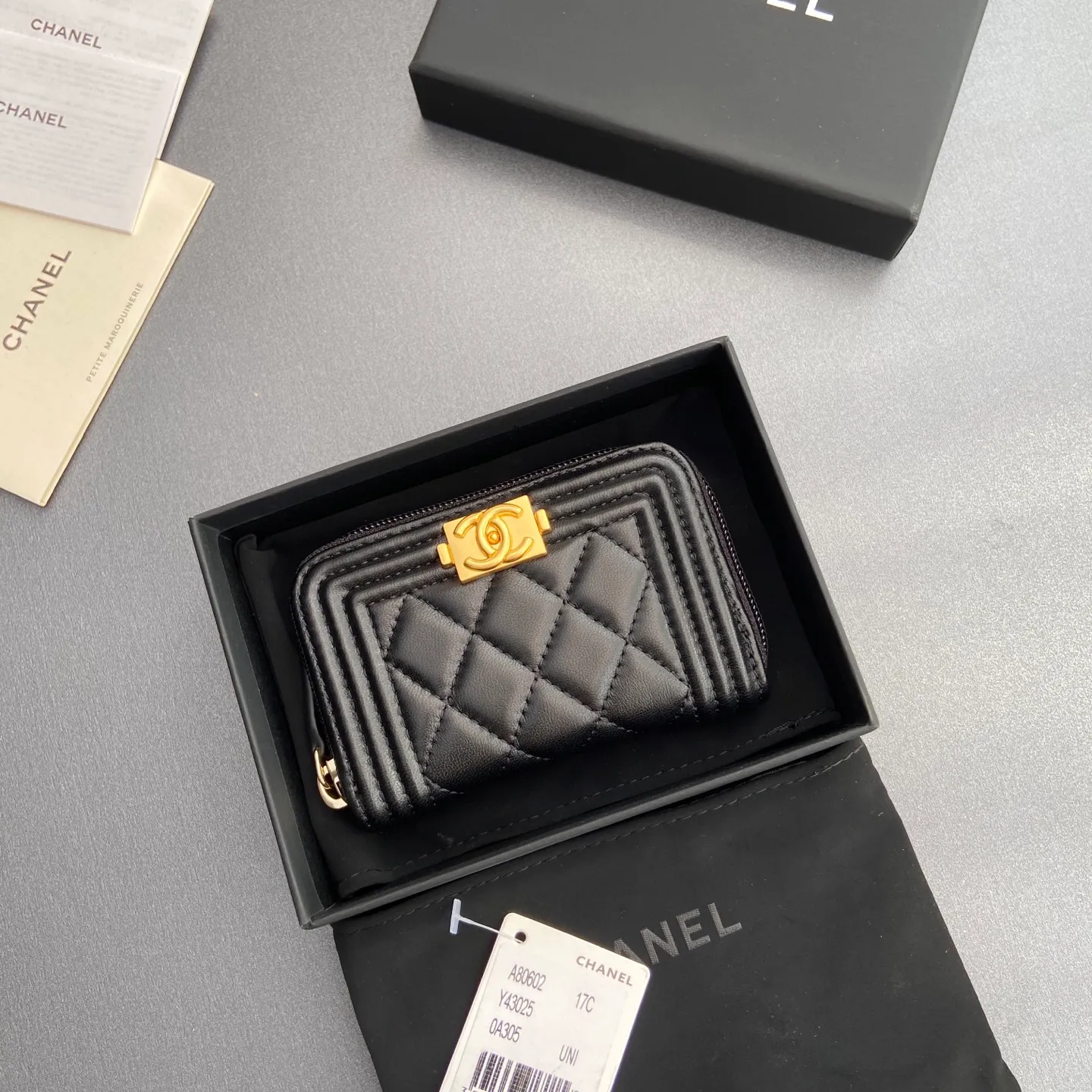 Xiaoxiang imported Italian leather Item number: A80602 Price: 320 Size: w11×h7.5×d2cm Color: black sheepskin gold hardware