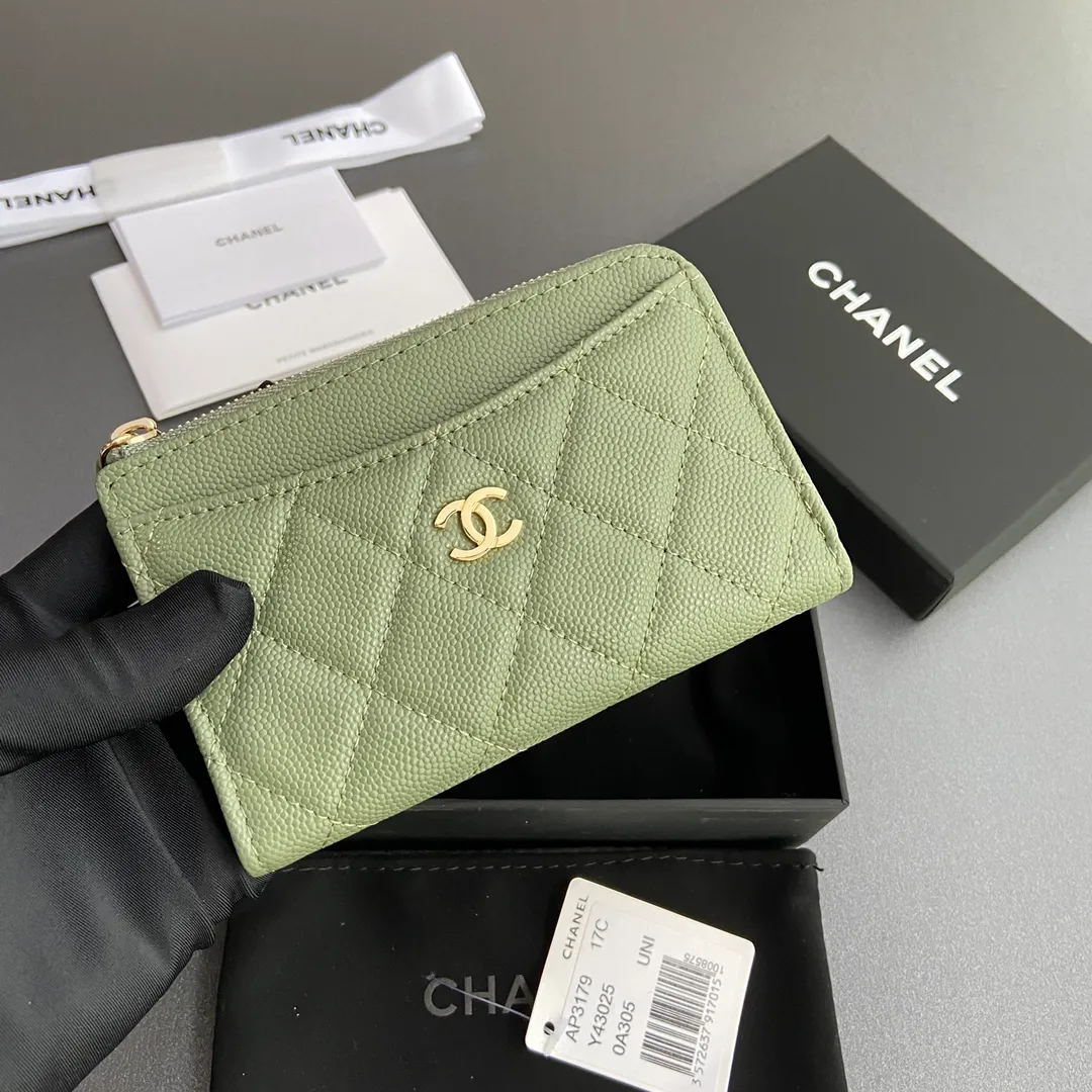 [Special grade hardware original leather] ¥320 Xiaoxiang small zipper bag card holder series Quilted card holder with iconic metal logo Gold tone metal hardware, special Italian imported leather 6 card slots, 1 small zipper bag No.: 3179 Greek green thin ball gold Size: w13×h9×2cm