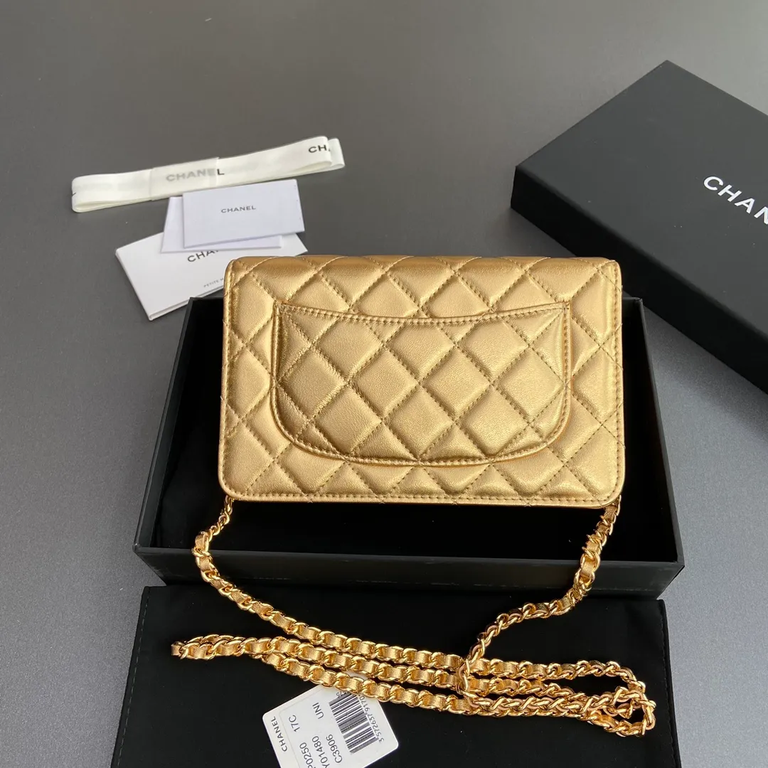 Xiaoxiang imported Italian lambskin Item number: A0250 💰: 640 Size: w20×h13×d3.5cm Color: golden sheepskin golden steel mark