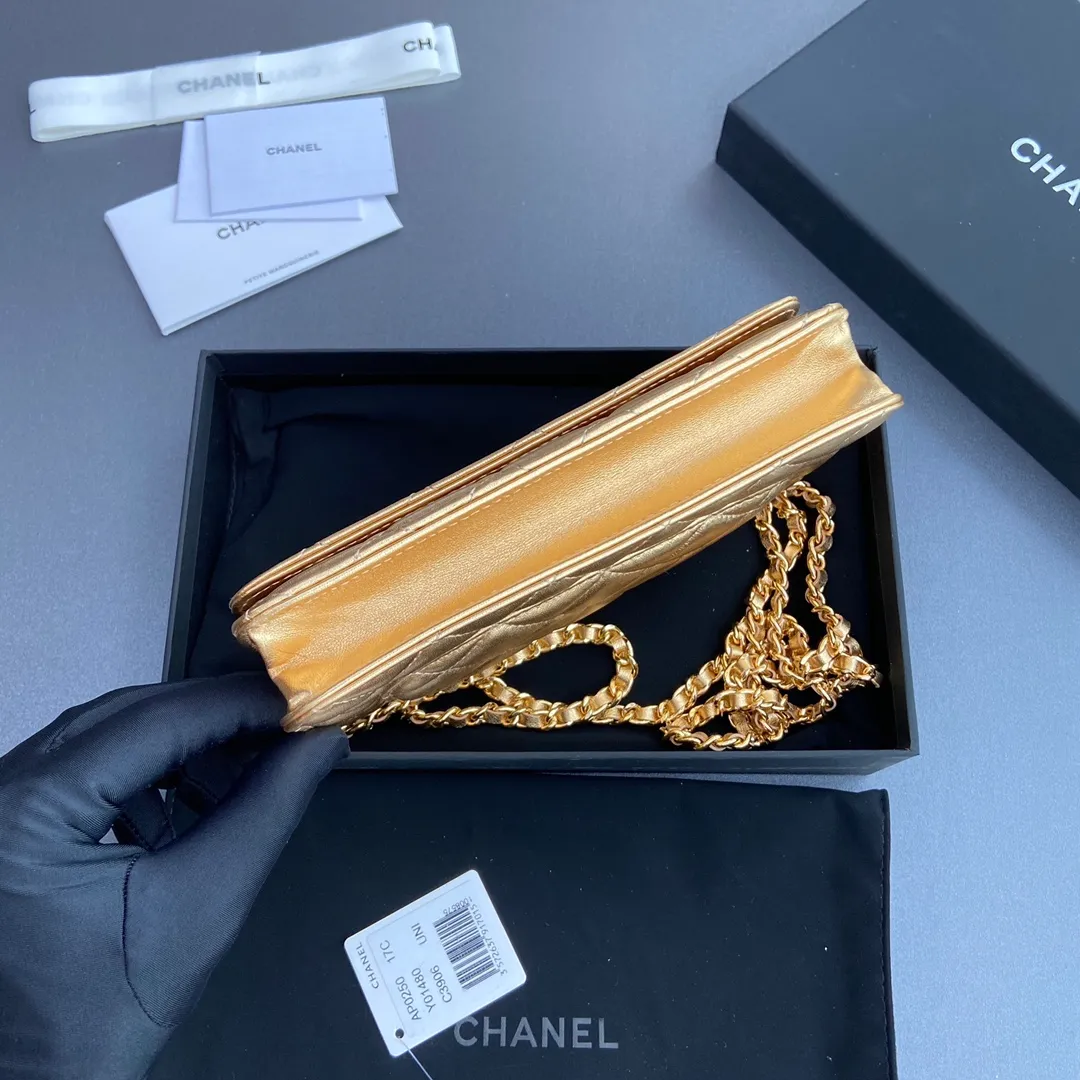 Xiaoxiang imported Italian lambskin Item number: A0250 💰: 640 Size: w20×h13×d3.5cm Color: golden sheepskin golden steel mark