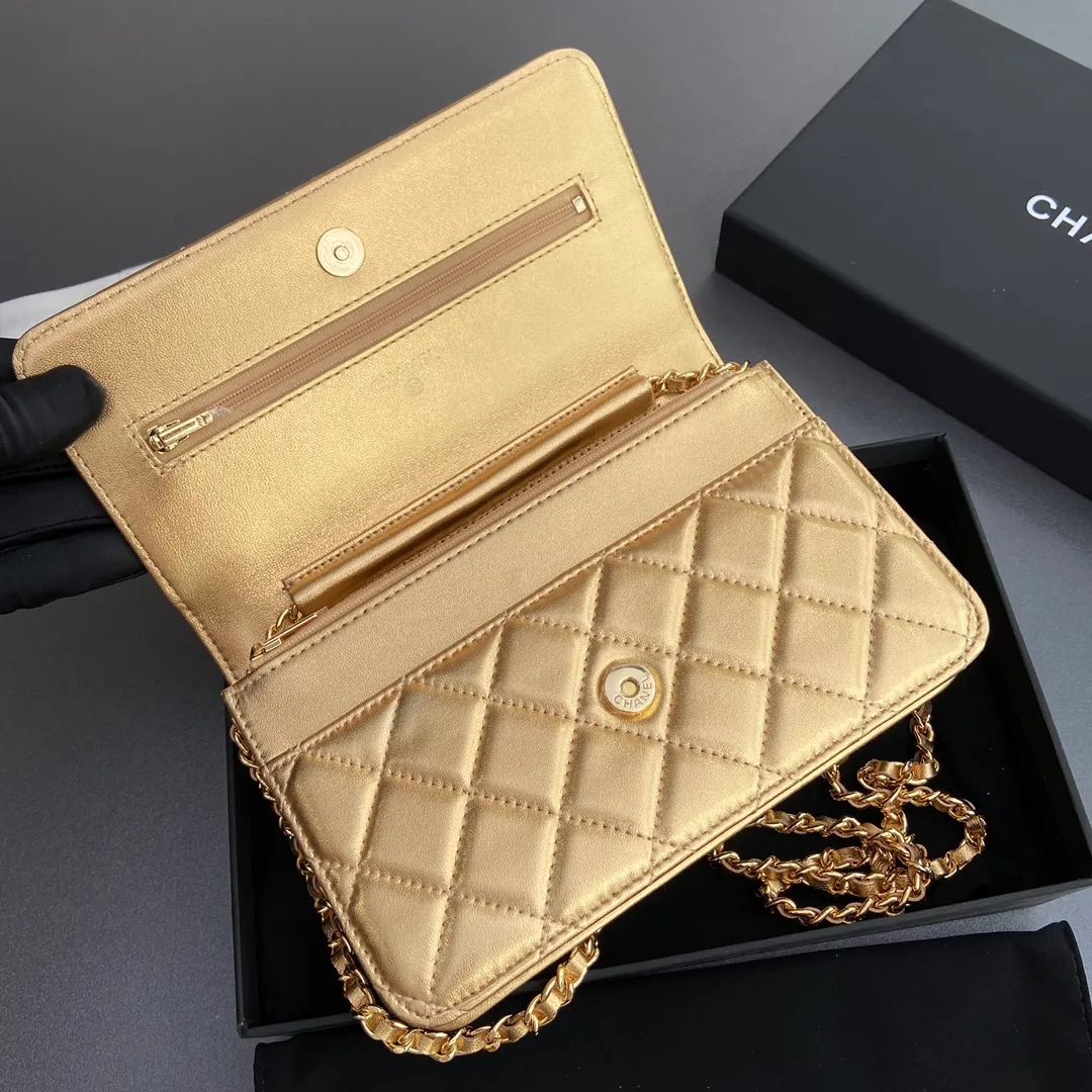 Xiaoxiang imported Italian lambskin Item number: A0250 💰: 640 Size: w20×h13×d3.5cm Color: golden sheepskin golden steel mark