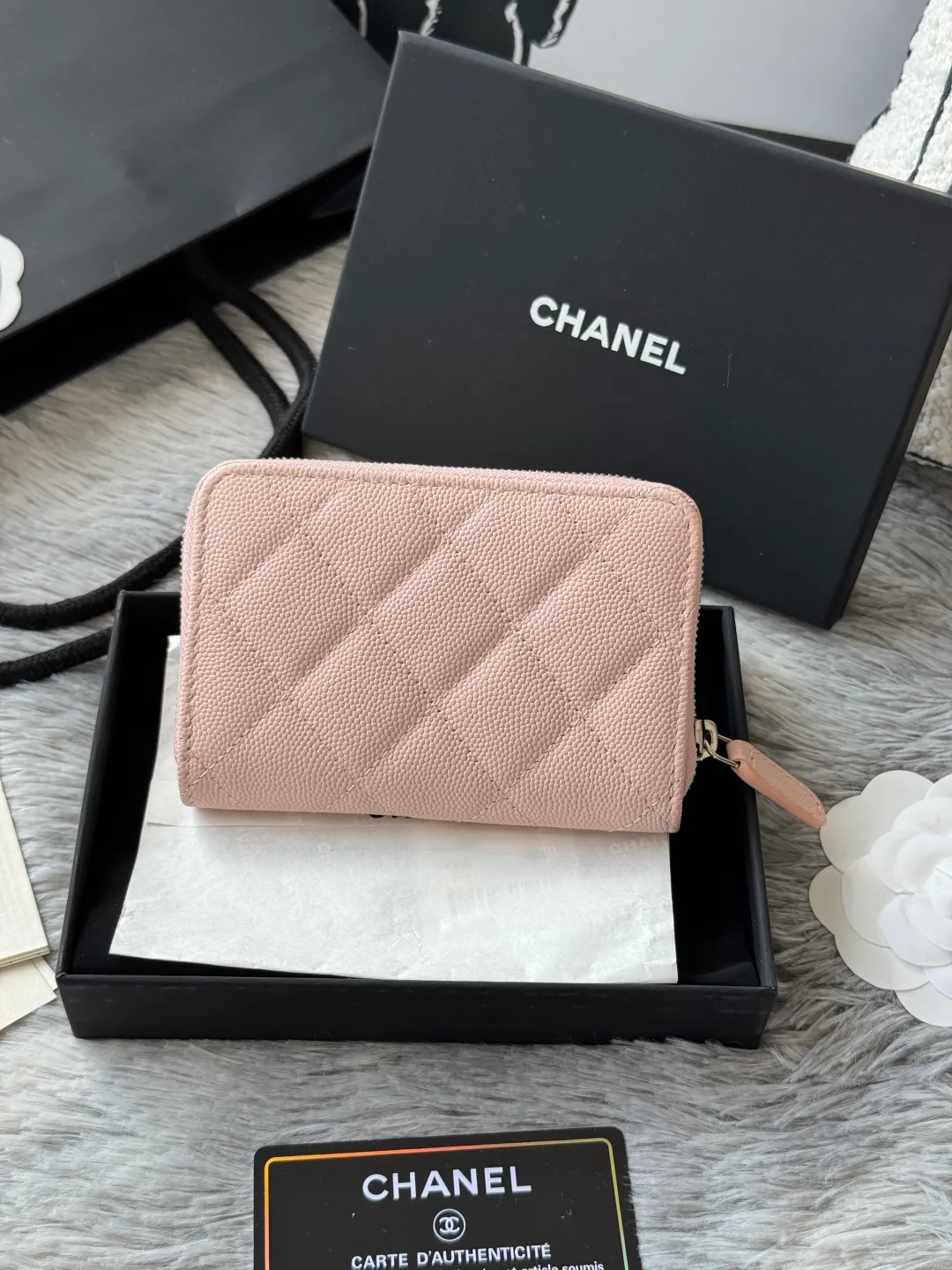 💰360💰 4050 autumn new product zipper small coin purse with zipper inside chanel small zipper card holder with new luogo zipper compartment inside made of caviar cowhide original quality credit card holder number: 4815 size: 11x7.5x2cm