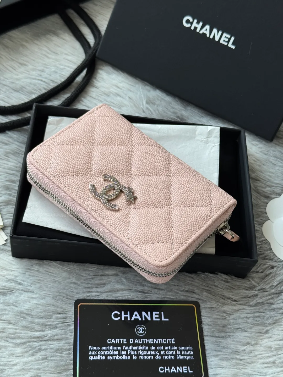 💰360💰 4050 autumn new product zipper small coin purse with zipper inside chanel small zipper card holder with new luogo zipper compartment inside made of caviar cowhide original quality credit card holder number: 4815 size: 11x7.5x2cm