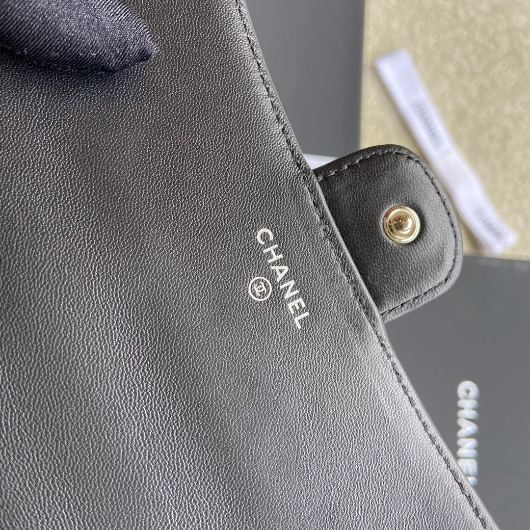 460💰Xiaoxiang imported Italian lambskin Item number: A80758 Size: w19×h10.5×3cm Color: black lambskin silver steel mark
