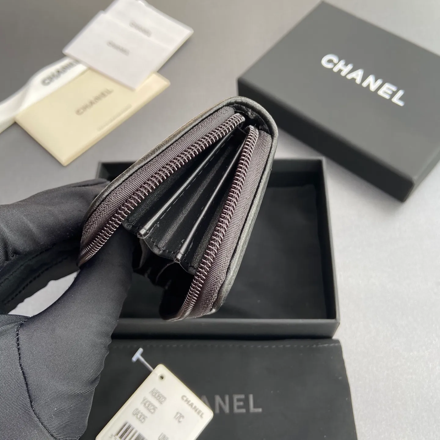 Xiaoxiang imported Italian leather Item number: A80602 Price: 320 Size: w11×h7.5×d2cm Color: black sheepskin silver hardware