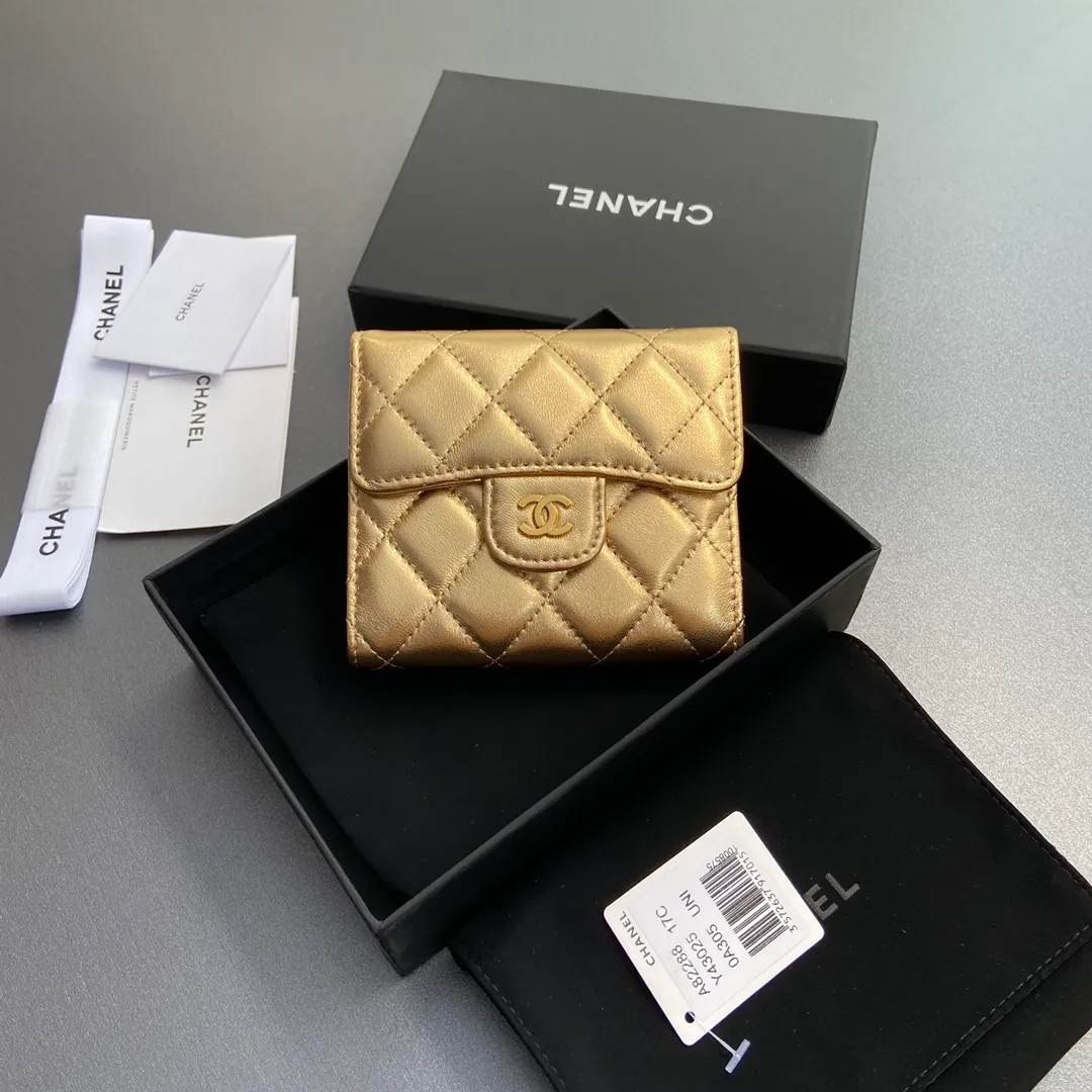 [Imported leather from Italy] ¥440 Special golden sheep leather Gold tone metal hardware 6 card slots 1 banknote compartment 1 coin zipper bag No.: 82288 Size: w10.5×h11.5×d3cm
