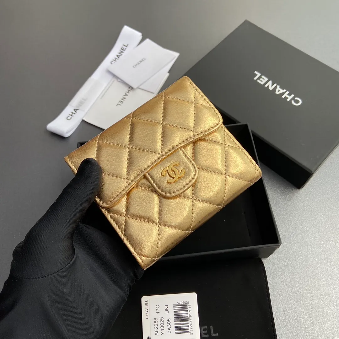 [Imported leather from Italy] ¥440 Special golden sheep leather Gold tone metal hardware 6 card slots 1 banknote compartment 1 coin zipper bag No.: 82288 Size: w10.5×h11.5×d3cm