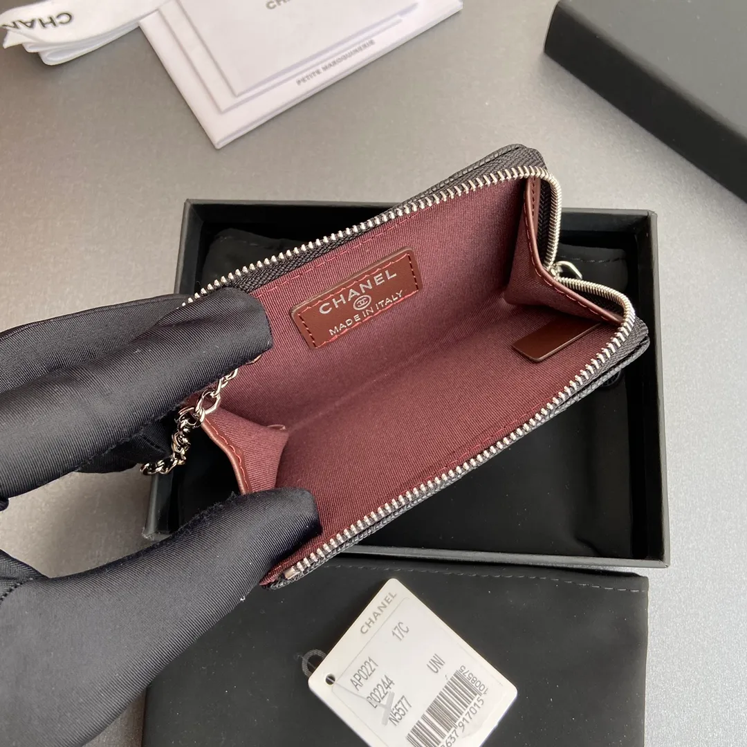 [Special grade hardware original leather] 💰320 Xiaoxiang small zipper bag card holder series Hook chain quilted card holder with iconic metal logo Silver tone metal hardware, special Italian imported leather 1 card slot wallet bag, 1 hook chain Number: 0221 Black fine ball silver Size: w11.5×h7.5×1.5cm