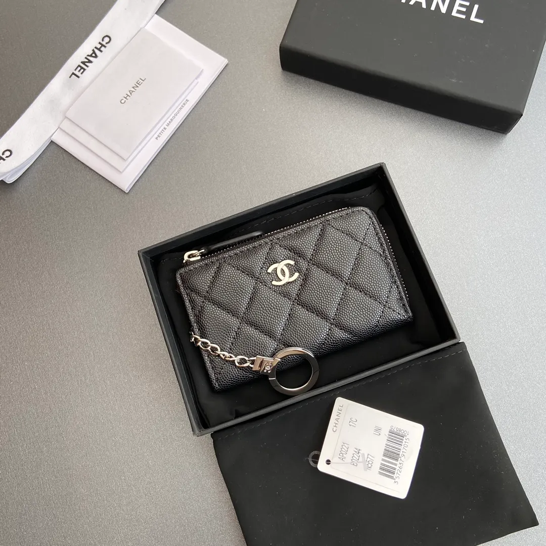 [Special grade hardware original leather] 💰320 Xiaoxiang small zipper bag card holder series Hook chain quilted card holder with iconic metal logo Silver tone metal hardware, special Italian imported leather 1 card slot wallet bag, 1 hook chain Number: 0221 Black fine ball silver Size: w11.5×h7.5×1.5cm