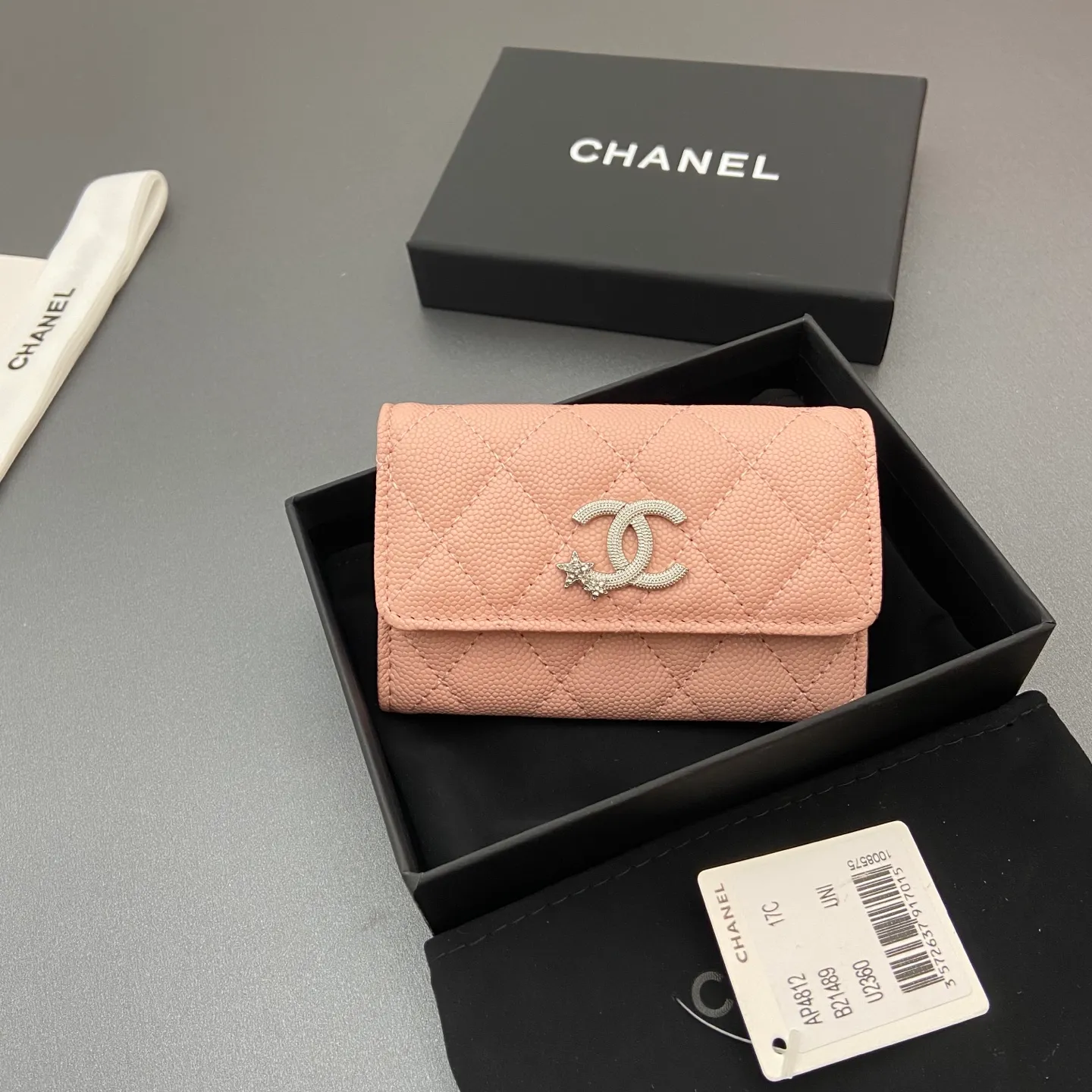 25b new series caviar cowhide with stars ⭐logo shiny blingblibg~card holder series item number: A 4812 price: 340 size: w11×h7cm color: pink fine ball pattern silver star hardware