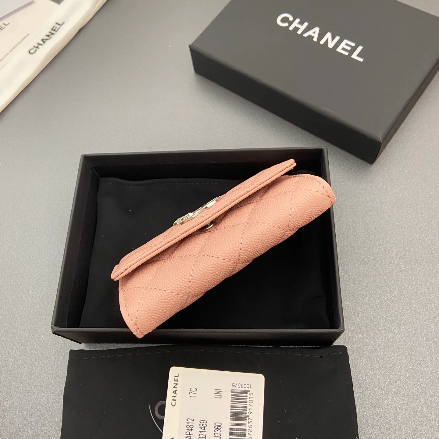 25b new series caviar cowhide with stars ⭐logo shiny blingblibg~card holder series item number: A 4812 price: 340 size: w11×h7cm color: pink fine ball pattern silver star hardware