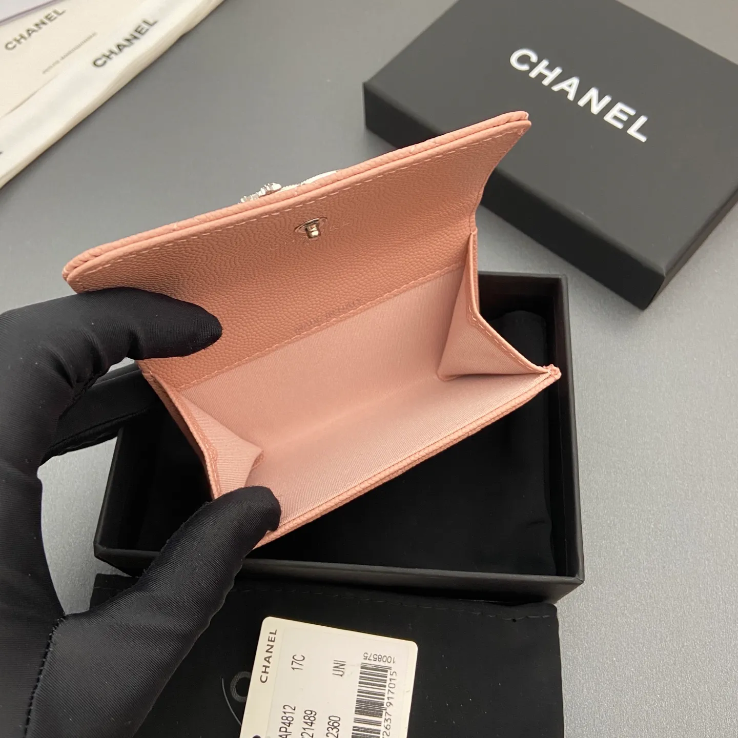 25b new series caviar cowhide with stars ⭐logo shiny blingblibg~card holder series item number: A 4812 price: 340 size: w11×h7cm color: pink fine ball pattern silver star hardware