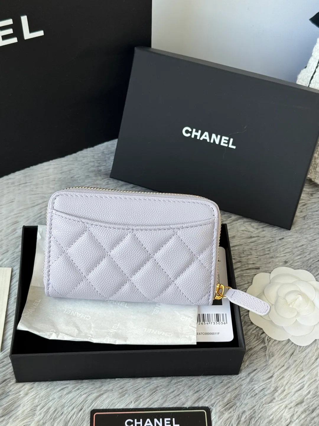 Medium size 💰360💰 finally arrived, chanel 25c oversized zipper bag with zipper inside. First place to eat melon. Large black gold cow coin purse with inner zipper. Made of caviar cowhide. Ginza sa is great. Enthusiastic and patient. I picked up a bunch of black gold card holders. There are several popular coin purses. I went for the L-shaped zipper coin purse. I tried it on the spot. My nails are a little difficult to insert cards. The 25c model is enlarged and looks great. The upgraded version is very practical. Buy it quickly! chanel25c chanel coin purse chanel card holder card holder recommended zipper coin purse chanel number: 3686 (0112) 25c size: 12*5cmx8cmx2cm