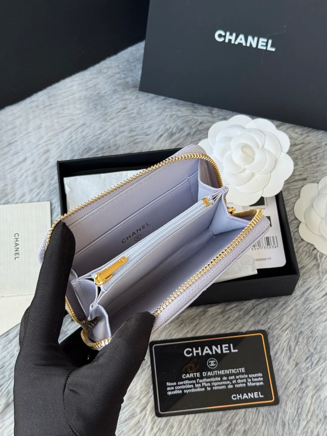 Medium size 💰360💰 finally arrived, chanel 25c oversized zipper bag with zipper inside. First place to eat melon. Large black gold cow coin purse with inner zipper. Made of caviar cowhide. Ginza sa is great. Enthusiastic and patient. I picked up a bunch of black gold card holders. There are several popular coin purses. I went for the L-shaped zipper coin purse. I tried it on the spot. My nails are a little difficult to insert cards. The 25c model is enlarged and looks great. The upgraded version is very practical. Buy it quickly! chanel25c chanel coin purse chanel card holder card holder recommended zipper coin purse chanel number: 3686 (0112) 25c size: 12*5cmx8cmx2cm