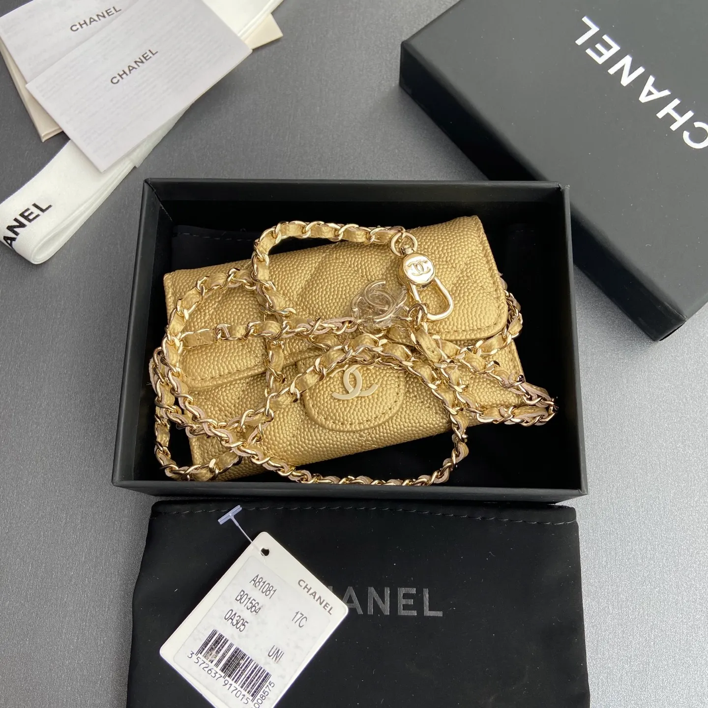 Xiaoxiang imported Italian grain cowhide Item number: A81081 (chain small card holder) Price: 420 Size: w11×h7cm Color: Golden fine ball pattern Golden steel mark hardware