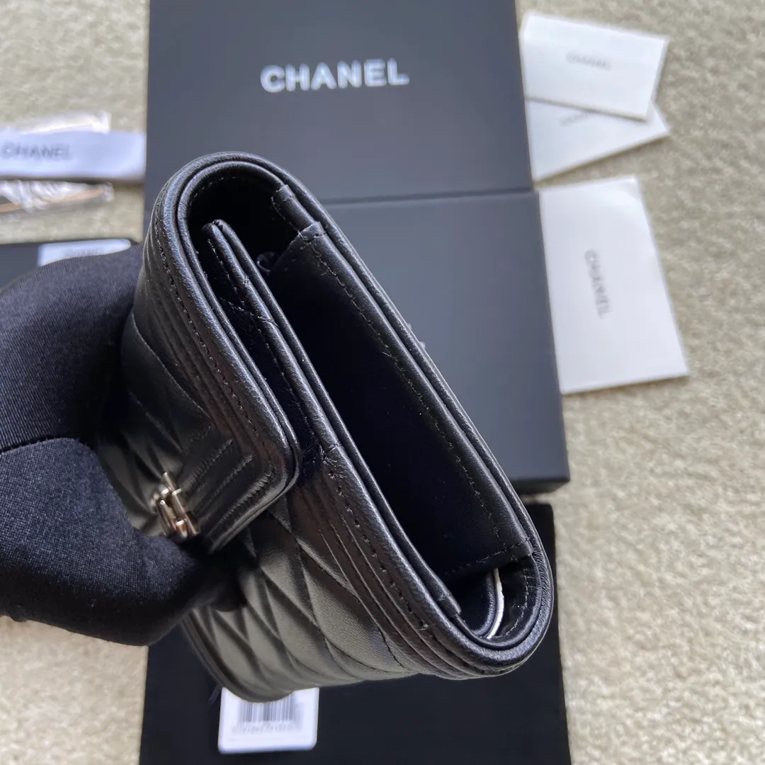 500💰Xiaoxiang imported Italian lambskin Item number: A84302 Size: w15×h10×d2.5 Color: black sheepskin with silver mark