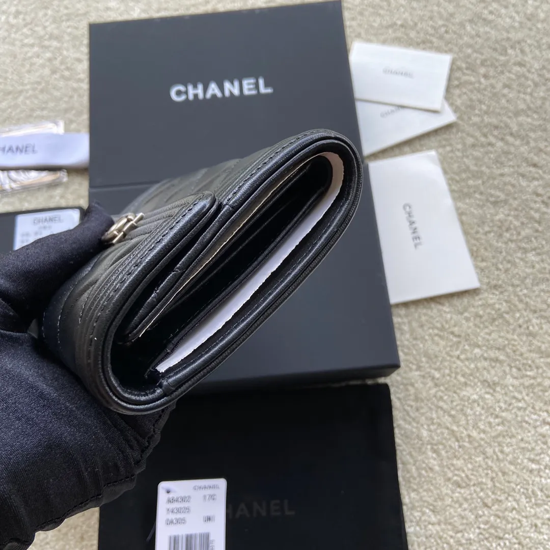500💰Xiaoxiang imported Italian lambskin Item number: A84302 Size: w15×h10×d2.5 Color: black sheepskin with silver mark