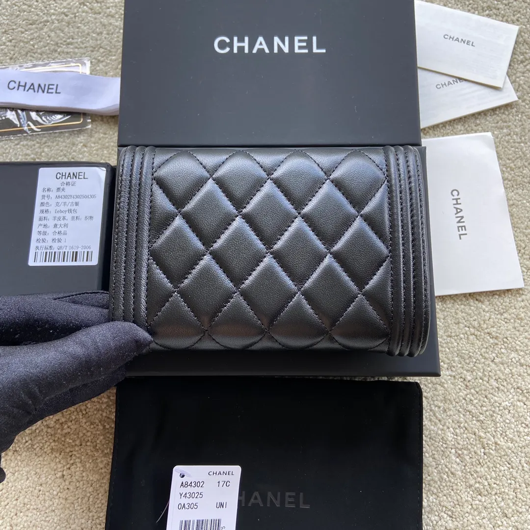 500💰Xiaoxiang imported Italian lambskin Item number: A84302 Size: w15×h10×d2.5 Color: black sheepskin with silver mark