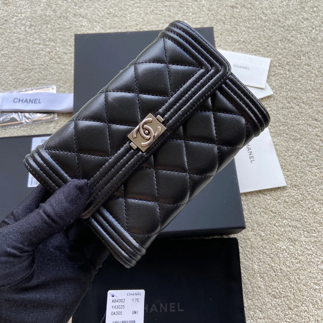 500💰Xiaoxiang imported Italian lambskin Item number: A84302 Size: w15×h10×d2.5 Color: black sheepskin with silver mark
