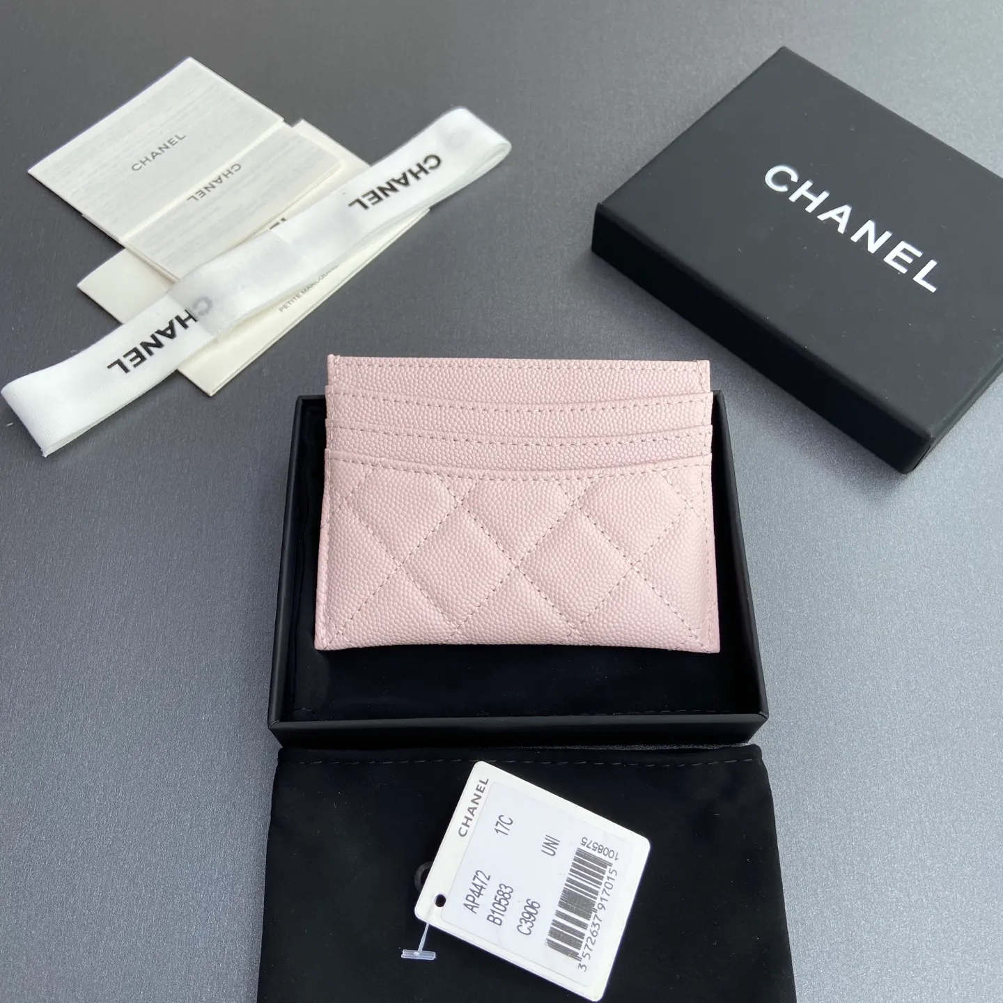 Xiaoxiang imported Italian leather Item number: A 4472 Price: 240 Size: w11×h10cm Color: Light pink fine ball golden steel mark