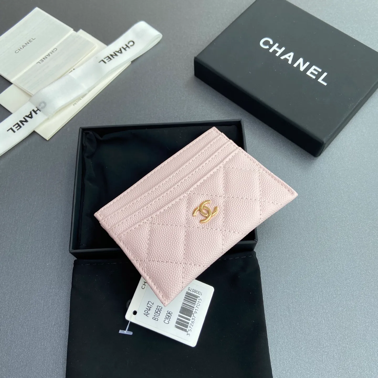 Xiaoxiang imported Italian leather Item number: A 4472 Price: 240 Size: w11×h10cm Color: Light pink fine ball golden steel mark