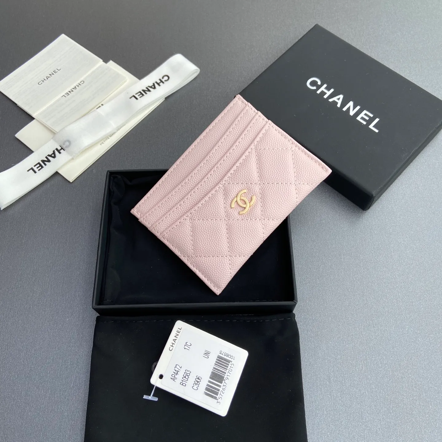 Xiaoxiang imported Italian leather Item number: A 4472 Price: 240 Size: w11×h10cm Color: Light pink fine ball golden steel mark