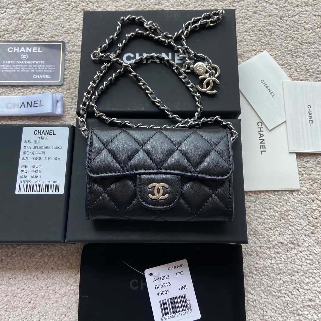 Xiaoxiang imported Italian leather Item number: A81081 (chain card holder) 💰: 420