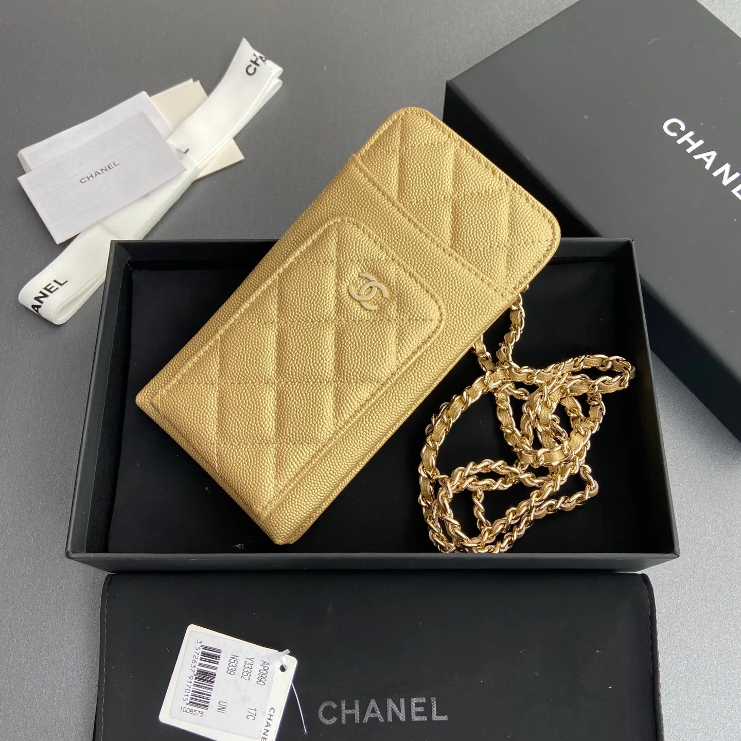 Xiaoxiang imported Italian grained cowhide Item number: AP1980 Price: 540 Color: Gold fine ball pattern gold buckle Size: w18.5×h9×d3cm