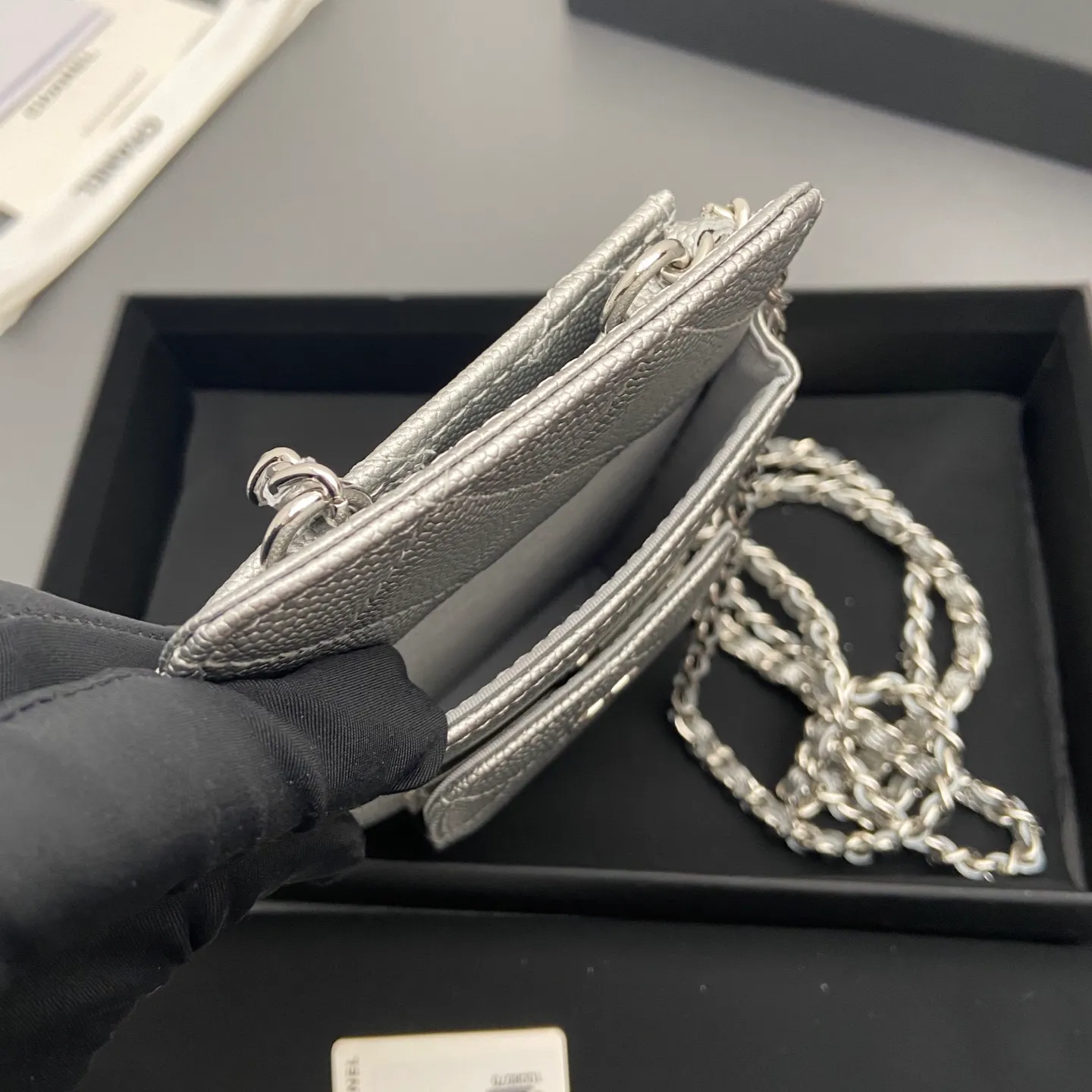 Xiaoxiang imported Italian grain cowhide Item number: A0990 Price: 540 Color: silver fine ball pattern silver buckle Size: w18.5×h9×d3cm