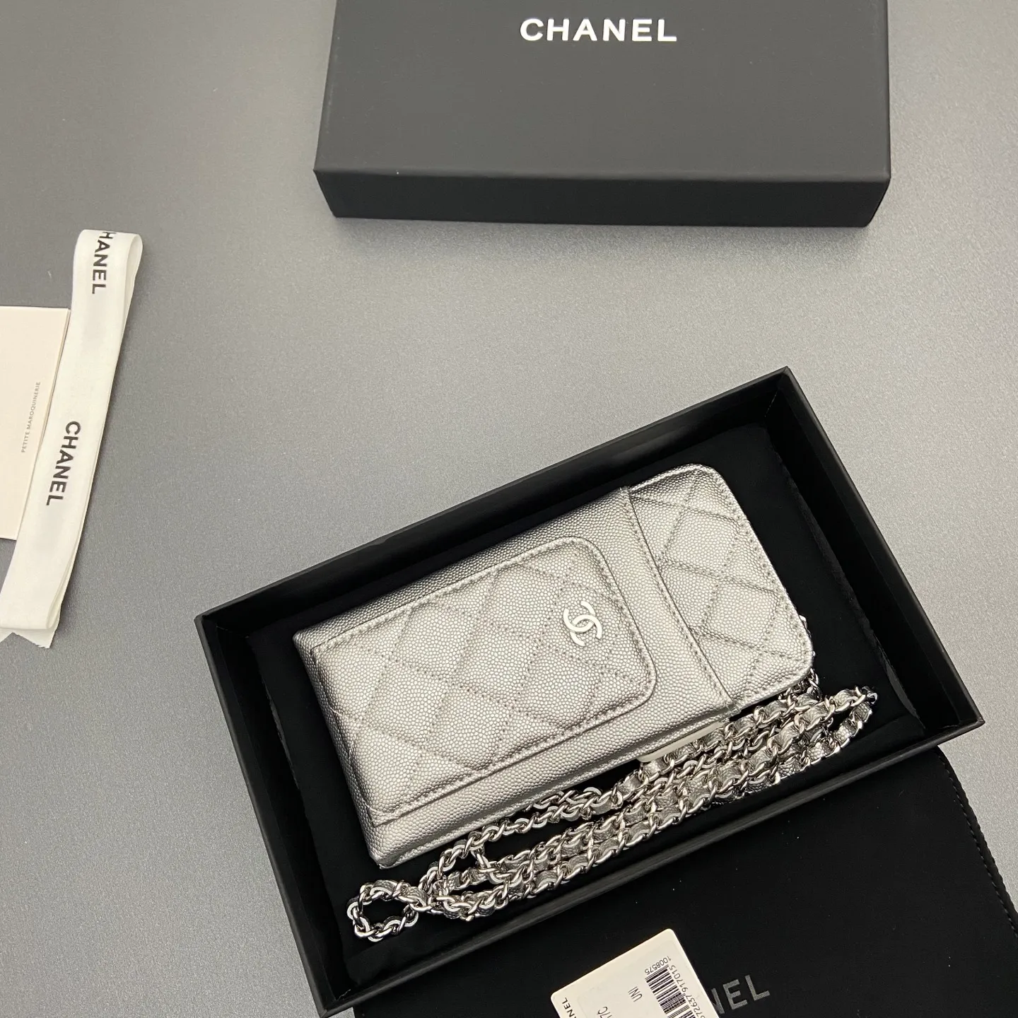 Xiaoxiang imported Italian grain cowhide Item number: A0990 Price: 540 Color: silver fine ball pattern silver buckle Size: w18.5×h9×d3cm