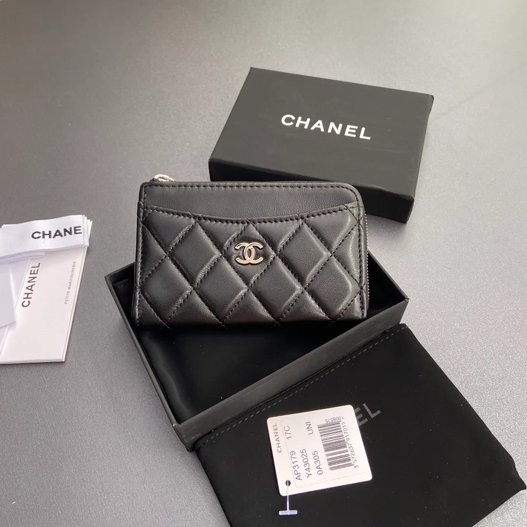 [Special grade hardware original leather] ¥320 Xiaoxiang small zipper bag card holder series Quilted card holder with iconic metal logo Silver tone metal hardware, special Italian imported leather 6 card slots, 1 small zipper bag No.: 3179 Size: w13×h9×2cm
