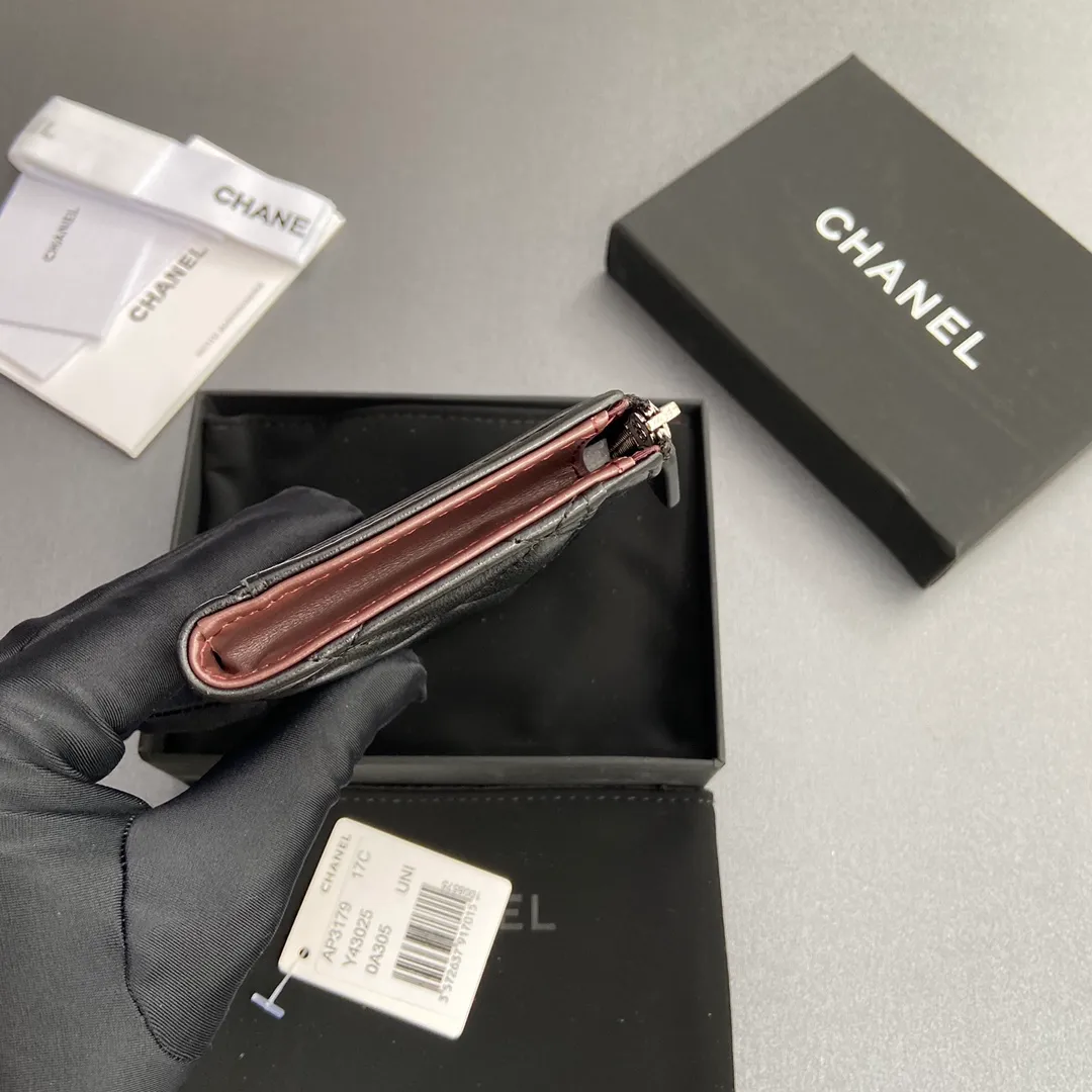 [Special grade hardware original leather] ¥320 Xiaoxiang small zipper bag card holder series Quilted card holder with iconic metal logo Silver tone metal hardware, special Italian imported leather 6 card slots, 1 small zipper bag No.: 3179 Size: w13×h9×2cm