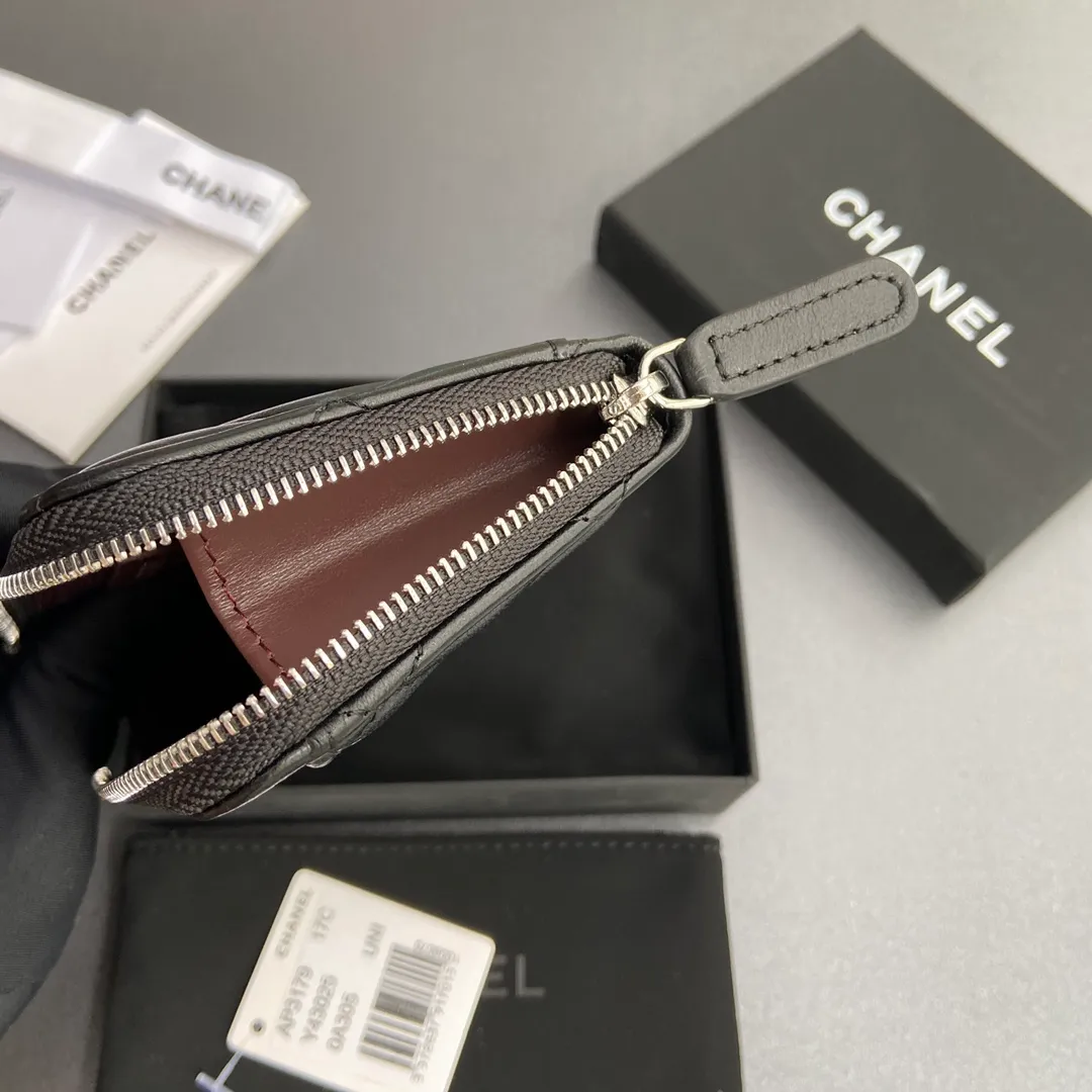 [Special grade hardware original leather] ¥320 Xiaoxiang small zipper bag card holder series Quilted card holder with iconic metal logo Silver tone metal hardware, special Italian imported leather 6 card slots, 1 small zipper bag No.: 3179 Size: w13×h9×2cm