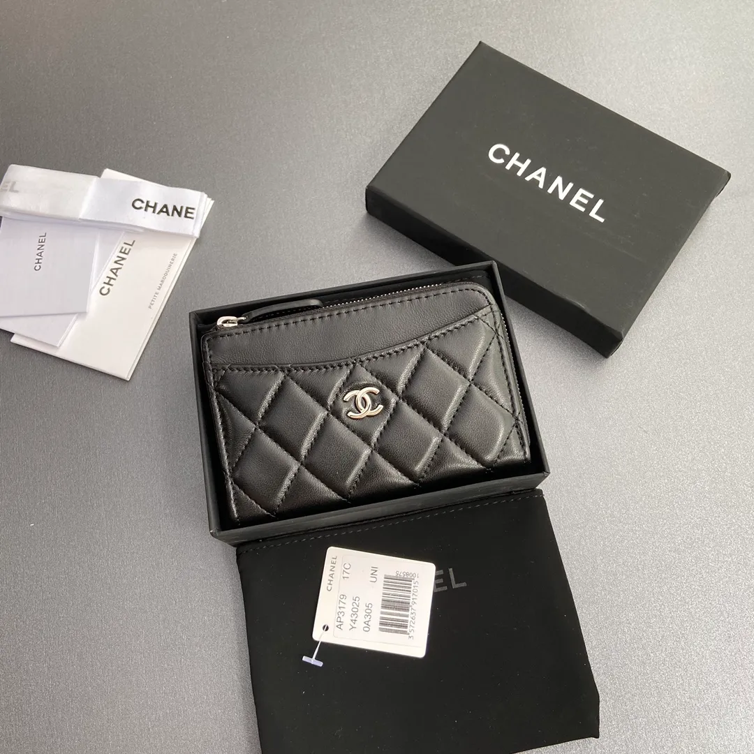 [Special grade hardware original leather] ¥320 Xiaoxiang small zipper bag card holder series Quilted card holder with iconic metal logo Silver tone metal hardware, special Italian imported leather 6 card slots, 1 small zipper bag No.: 3179 Size: w13×h9×2cm