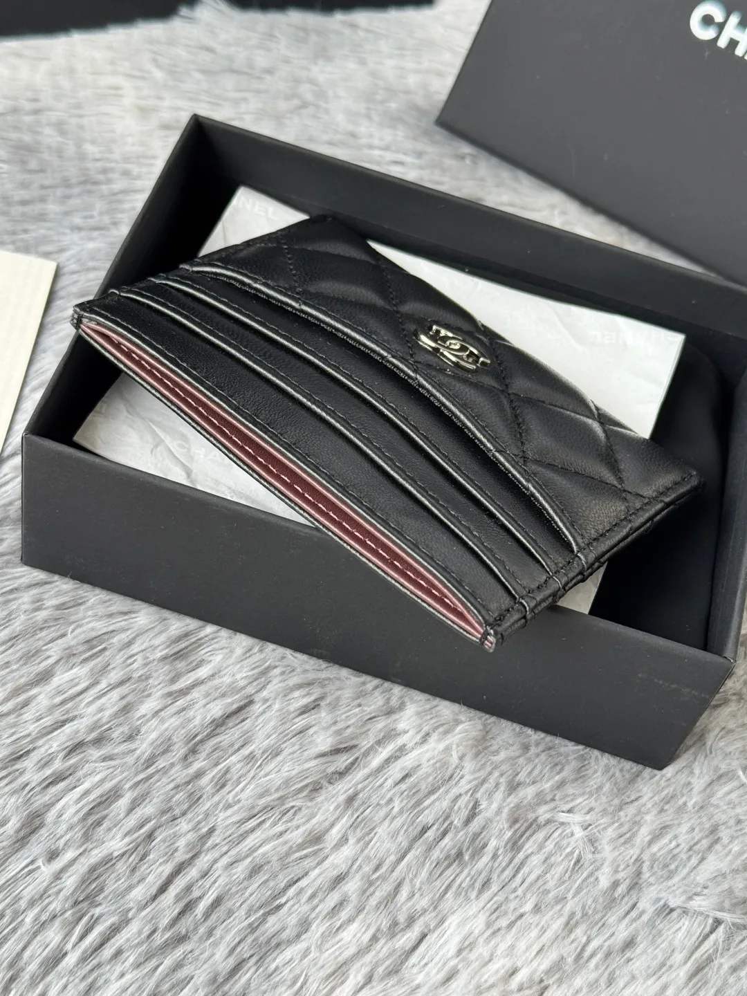 💰240💰 chanel 2025 new product card holder lambskin, seven card slots, can hold change, imported Italian lambskin + hardware logo, so beautiful, love it. The color is as shown in the picture, easy and fast storage, mini card holder No.: AP8944 Size: w11×h10cm