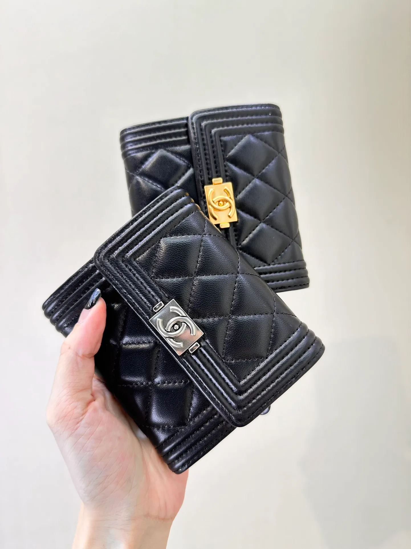 80734 Short/Sheepskin/Black/Gold and Silver Buckle