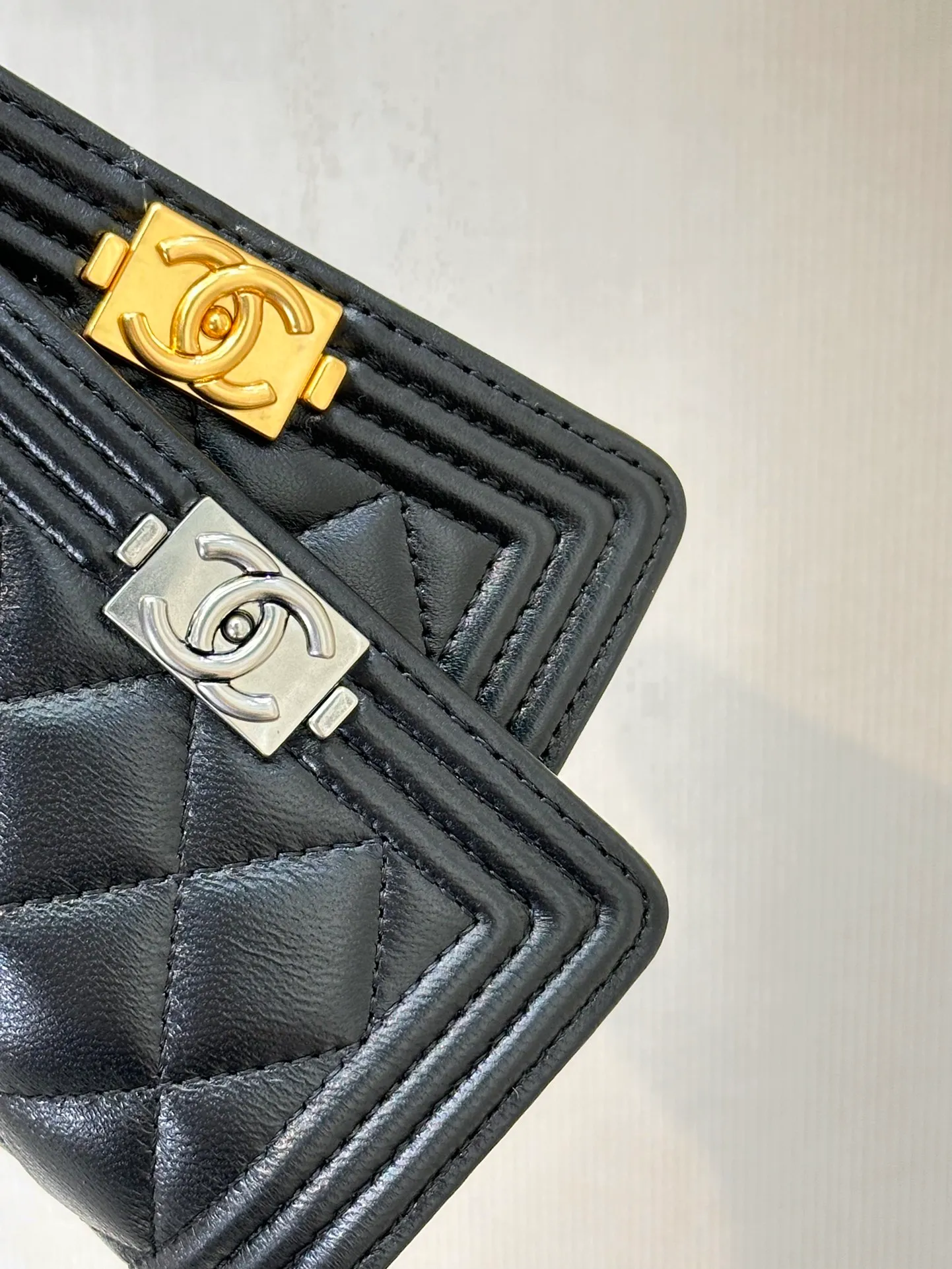 80734 Short/Sheepskin/Black/Gold and Silver Buckle