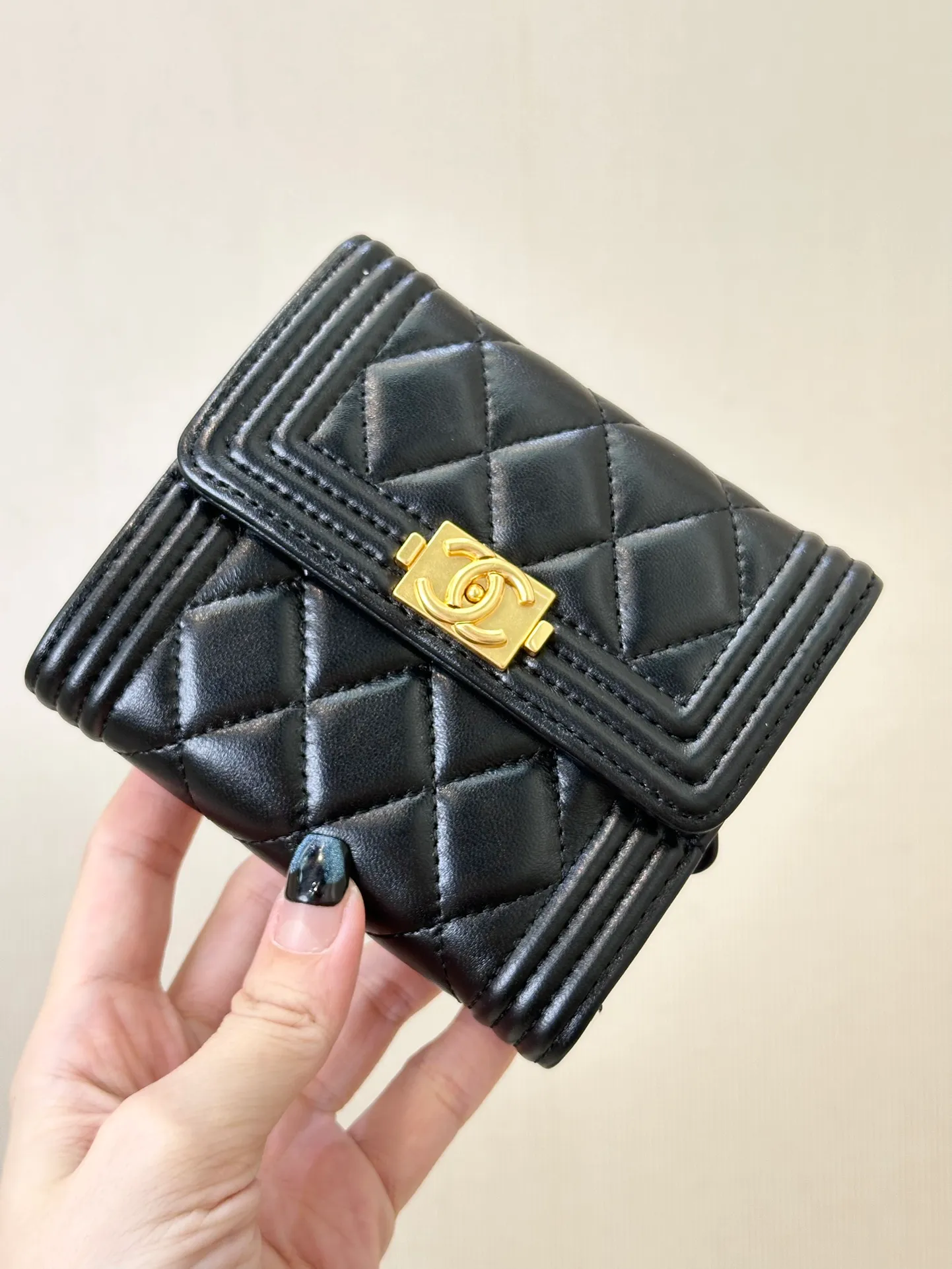 80734 Short/Sheepskin/Black/Gold and Silver Buckle