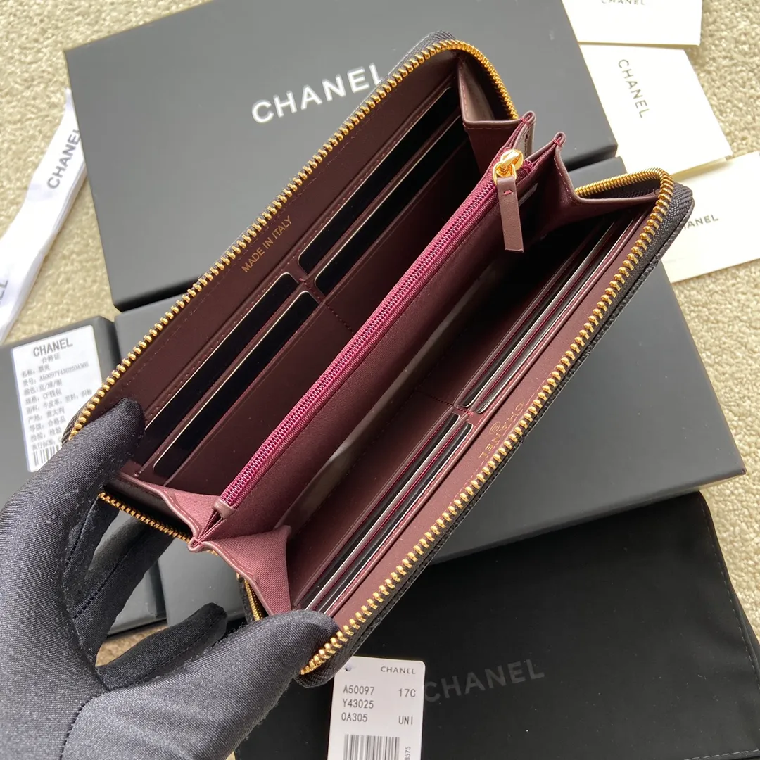 Xiaoxiang imported Italian grained calfskin Item No.: A50097 💰: 460 Size: w19.5×h10.5×d2cm Color: Black ball pattern with golden steel mark
