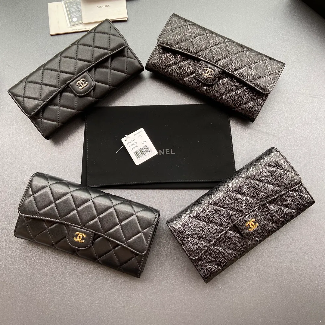 Xiaoxiang imported Italian sheepskin Item No.: A0241 Long clip with back pocket on the back Price: 480 Size: w19×h10.5×3cm Color: Black sheepskin with silver steel mark