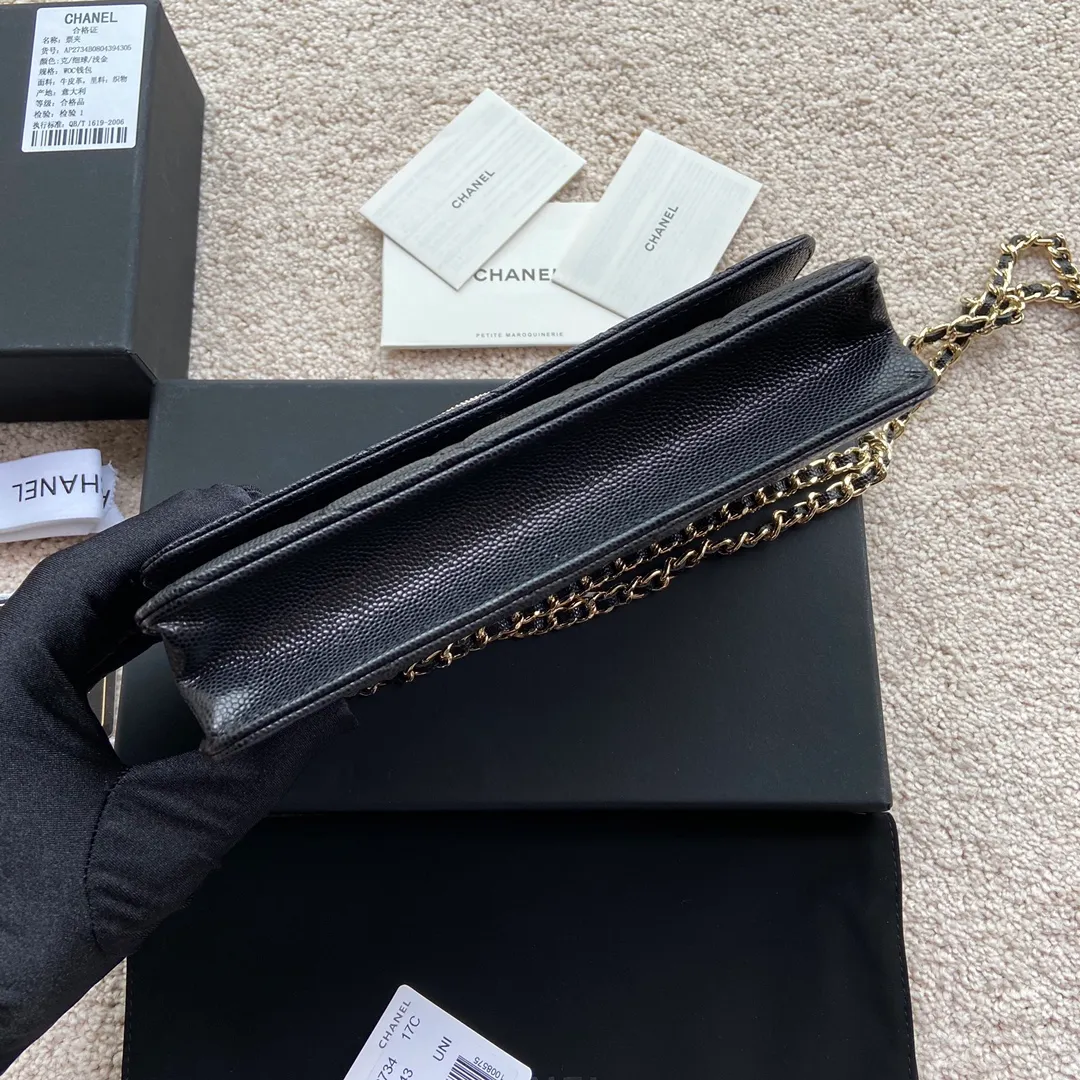 Xiaoxiang imported Italian grained calfskin Item number: AP5468 💰:800 Size: w20×h13×d3.5cm Color: black fine ball pattern light gold