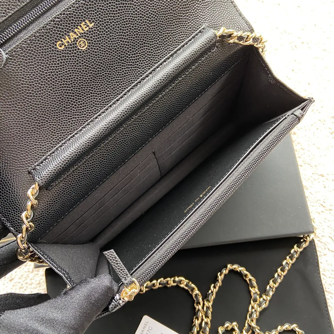 Xiaoxiang imported Italian grained calfskin Item number: AP5468 💰:800 Size: w20×h13×d3.5cm Color: black fine ball pattern light gold