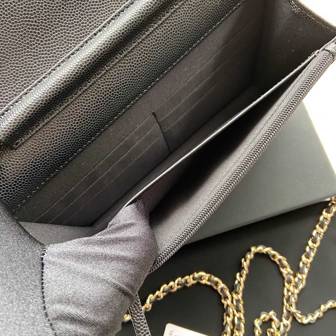 Xiaoxiang imported Italian grained calfskin Item number: AP5468 💰:800 Size: w20×h13×d3.5cm Color: black fine ball pattern light gold