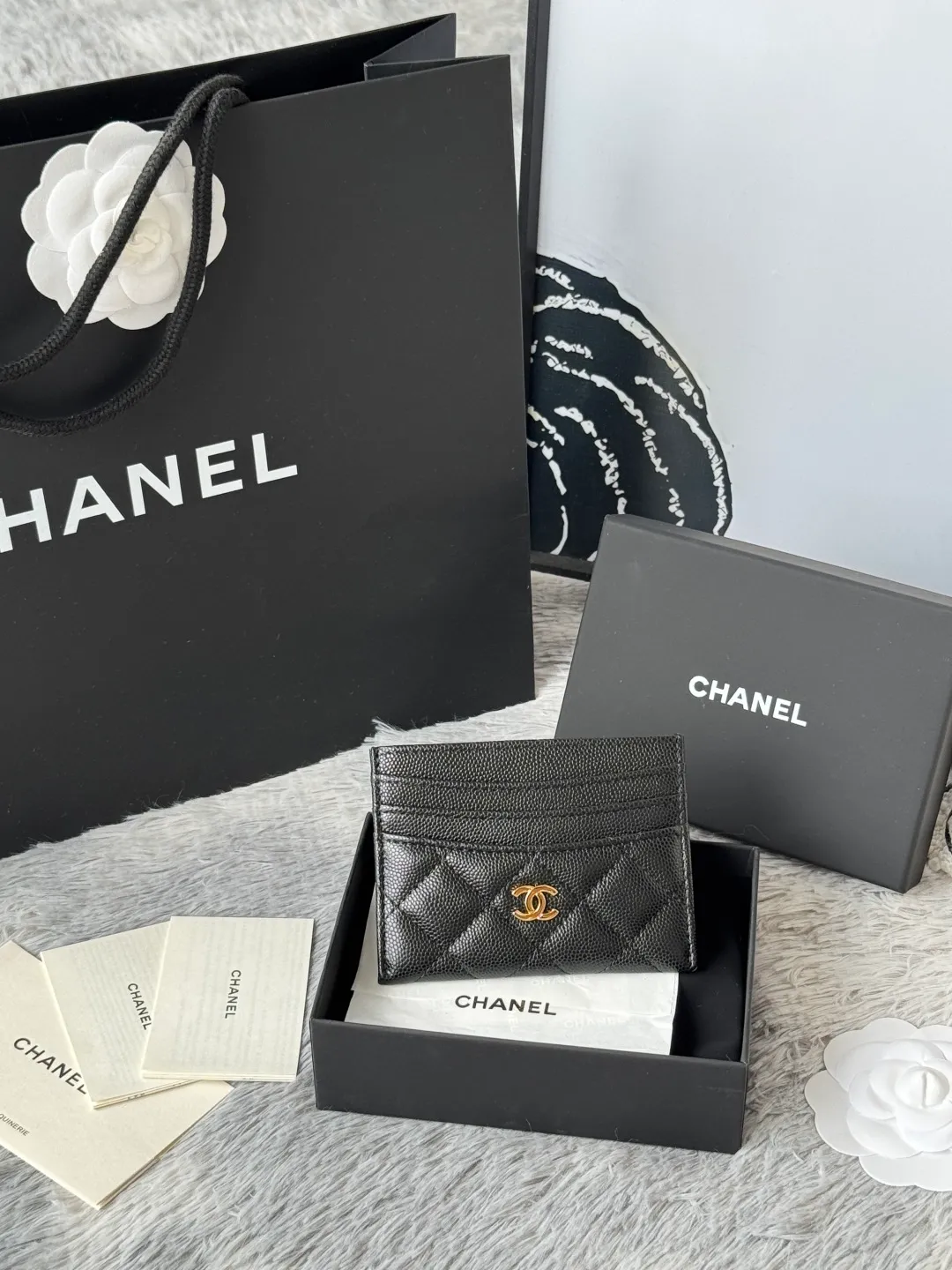 💰240💰 chanel 2025 new product card holder lambskin, seven card slots, can hold change, imported Italian lambskin + hardware logo, so beautiful, love it. The color is as shown in the picture, easy and fast storage, mini card holder No.: AP8944 Size: w11×h10cm
