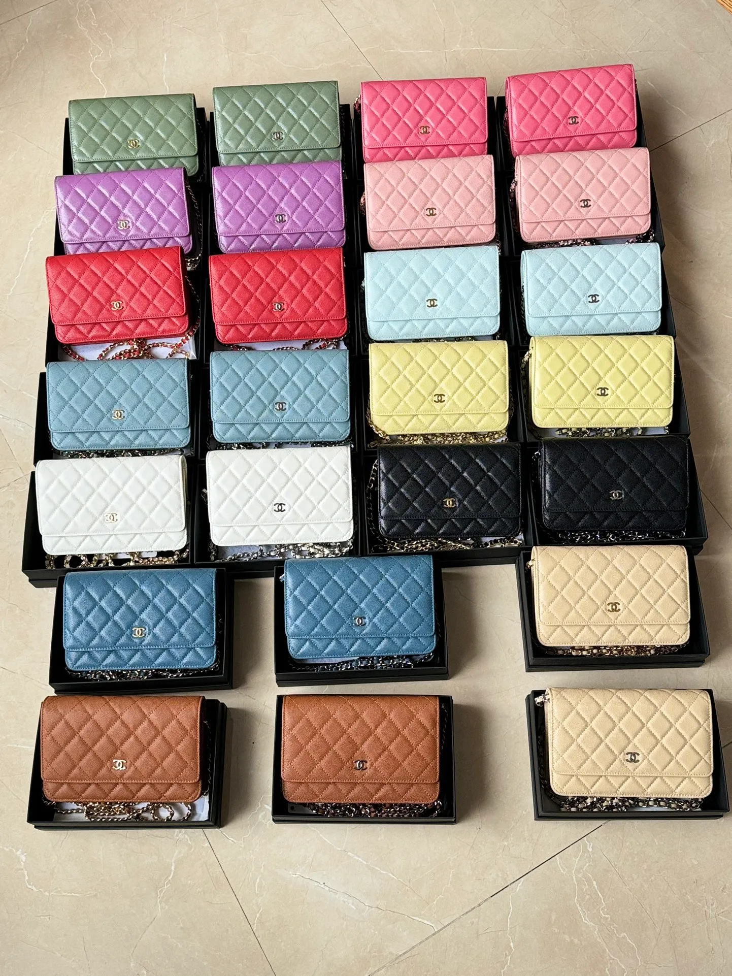 Magnetic buckle model 2050 Caviar C𝕙𝕒𝕟𝕖𝕝 entry-level classic model 𝑾𝒐𝒄 (magnetic buckle) fortune bag gold buckle, silver buckle thirteen colors