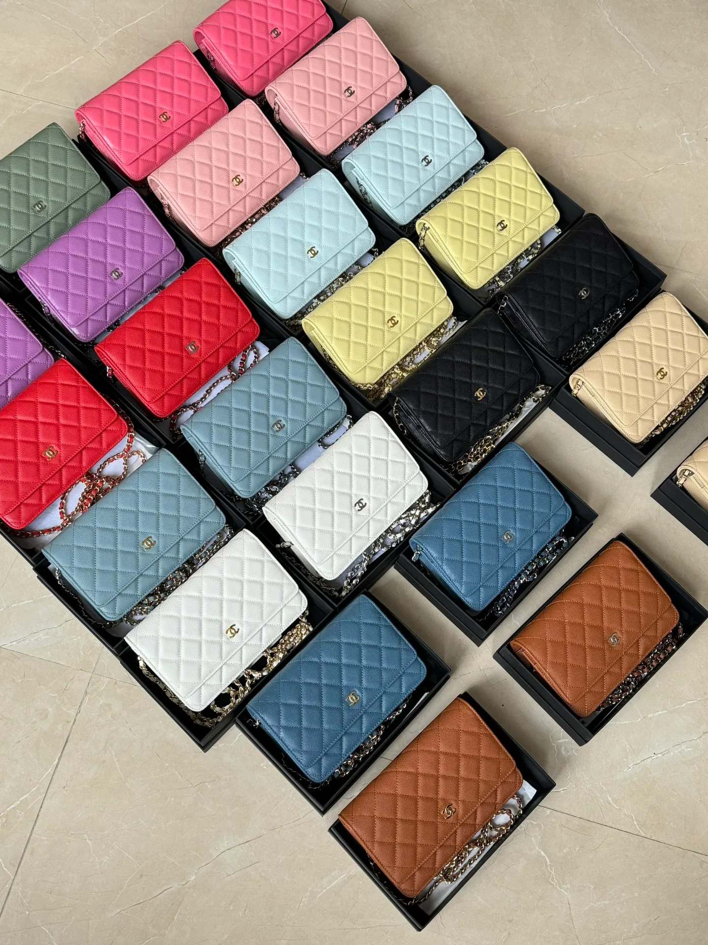 Magnetic buckle model 2050 Caviar C𝕙𝕒𝕟𝕖𝕝 entry-level classic model 𝑾𝒐𝒄 (magnetic buckle) fortune bag gold buckle, silver buckle thirteen colors