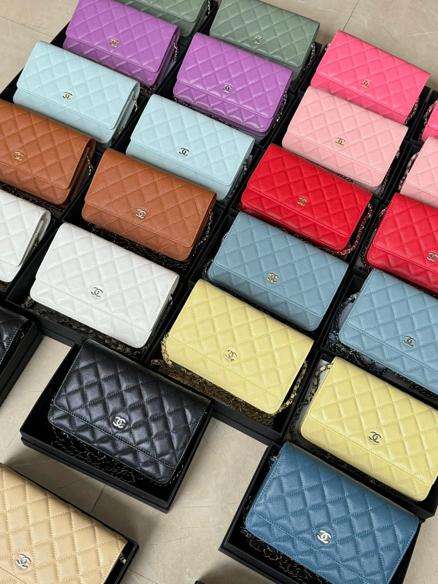 Magnetic buckle model 2050 Caviar C𝕙𝕒𝕟𝕖𝕝 entry-level classic model 𝑾𝒐𝒄 (magnetic buckle) fortune bag gold buckle, silver buckle thirteen colors