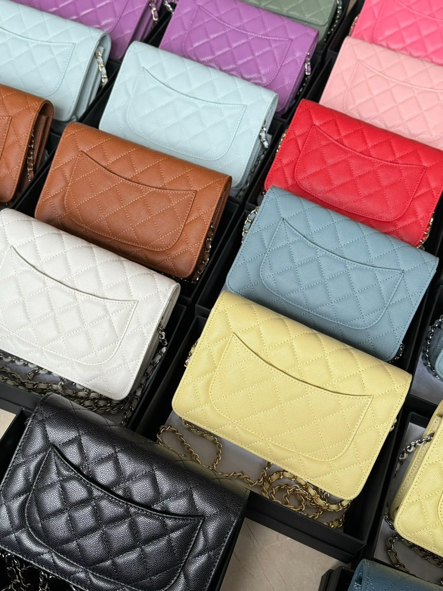 Magnetic buckle model 2050 Caviar C𝕙𝕒𝕟𝕖𝕝 entry-level classic model 𝑾𝒐𝒄 (magnetic buckle) fortune bag gold buckle, silver buckle thirteen colors