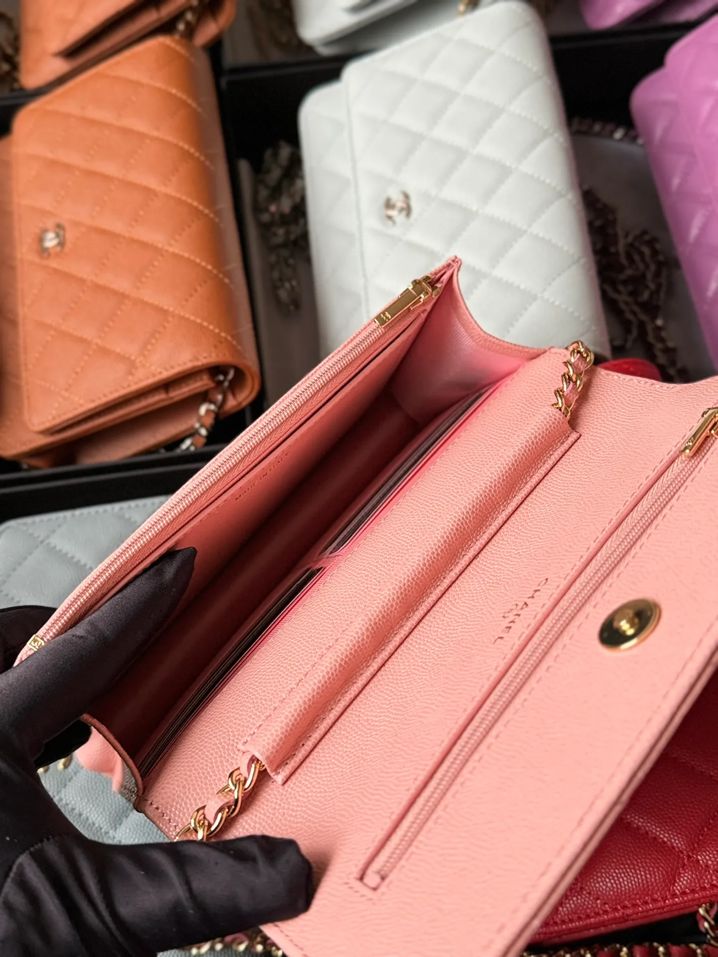 Magnetic buckle model 2050 Caviar C𝕙𝕒𝕟𝕖𝕝 entry-level classic model 𝑾𝒐𝒄 (magnetic buckle) fortune bag gold buckle, silver buckle thirteen colors