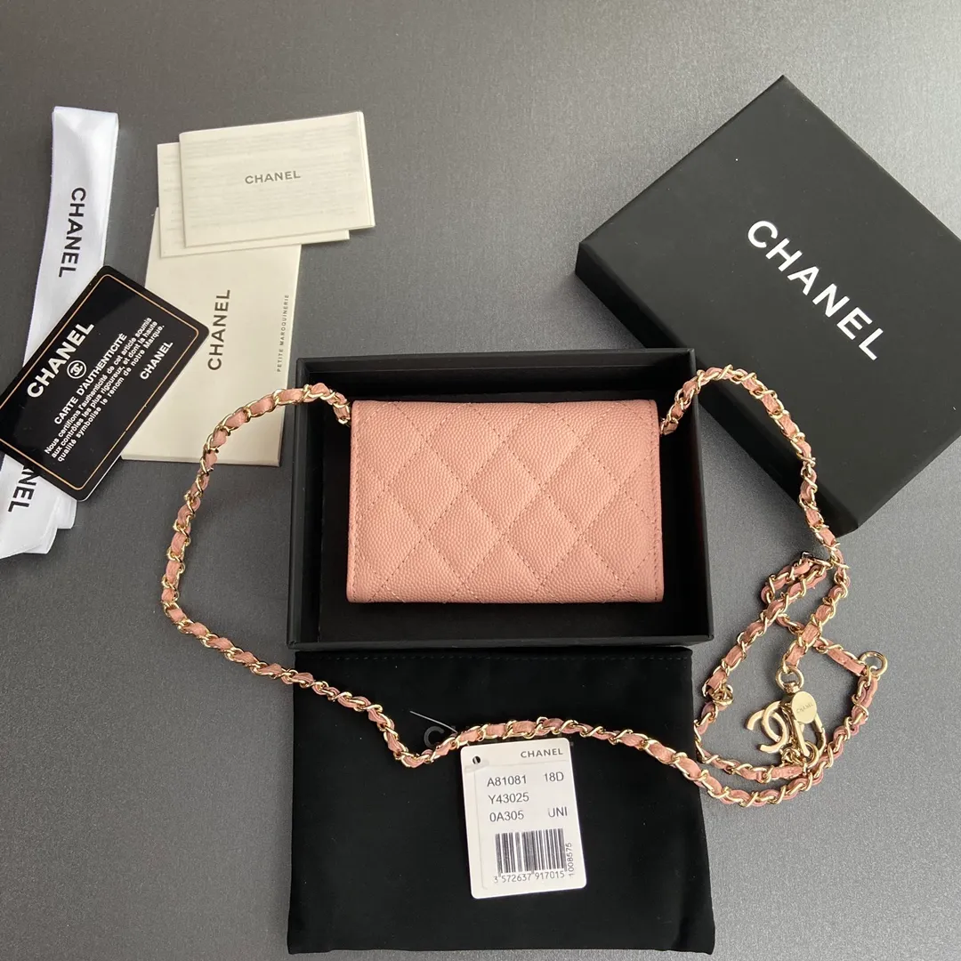 Xiaoxiang imported Italian grain cowhide Item number: A81081 (chain small card holder) Price: 420 Size: w11×h7cm Color: pink fine ball pattern gold steel mark hardware